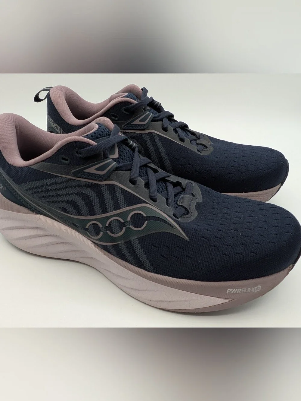 Saucony Triumph 22 Running Shoes in Navy/Dusk Women's 9.5